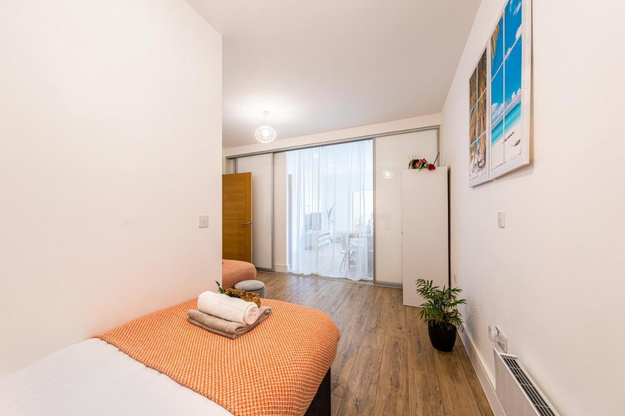Mission Wave - Venture Apartment Staines-upon-Thames Luaran gambar